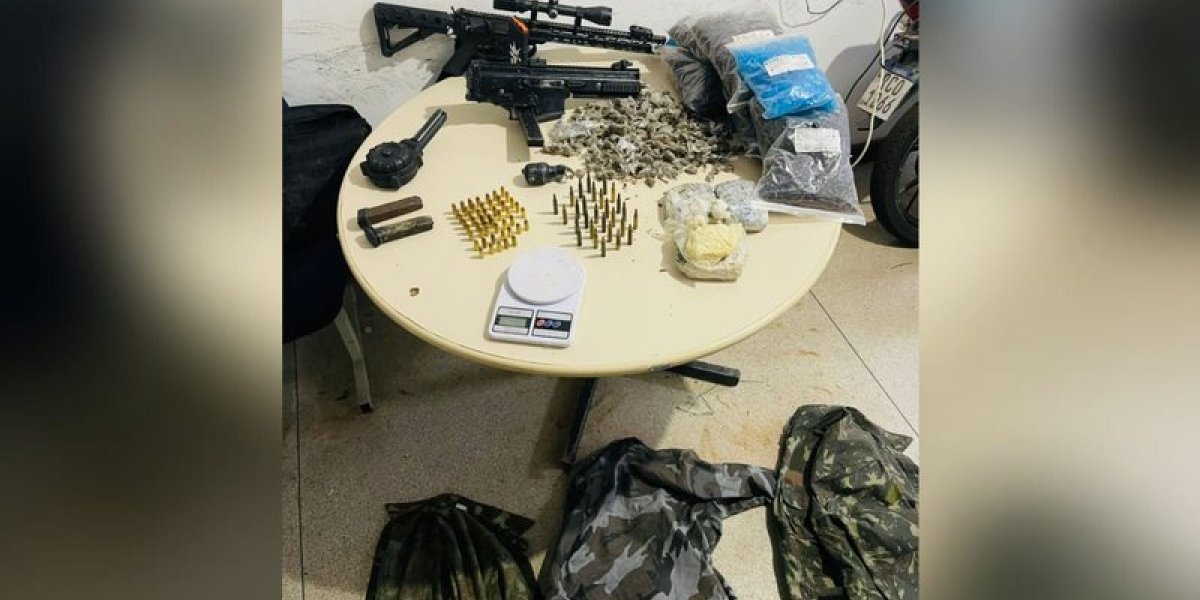 Adolescente de 13 anos é apreendido com fuzil, submetralhadora e drogas em São Sebastião do Passé