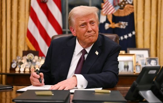 Trump assina documento para expulsar mais de um milhão de imigrantes dos EUA