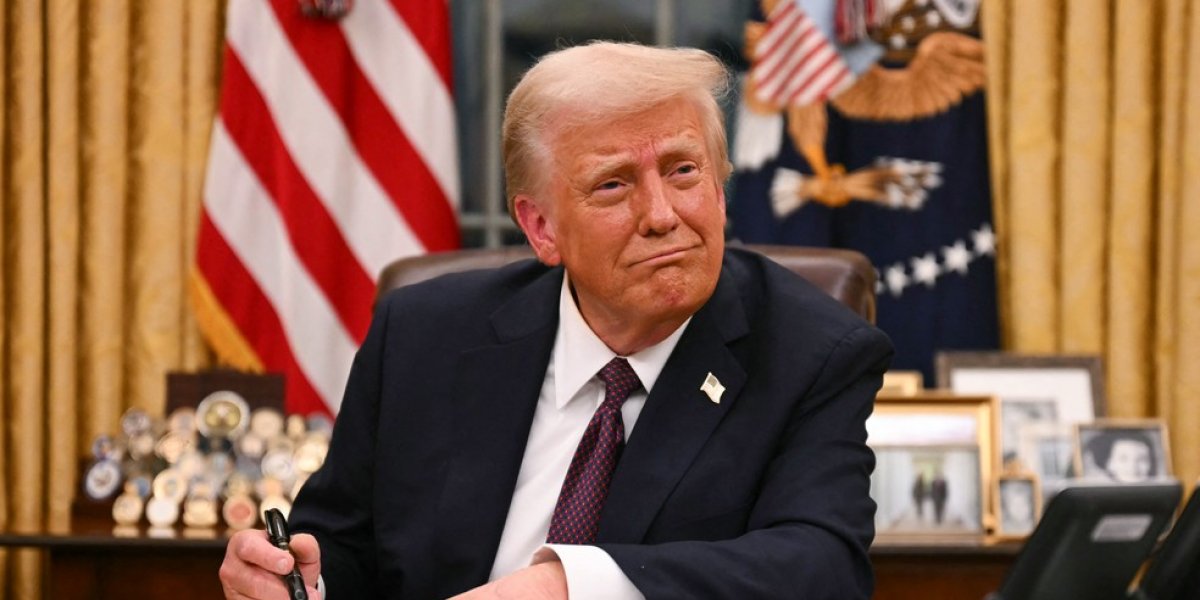 Trump assina documento para expulsar mais de um milhão de imigrantes dos EUA