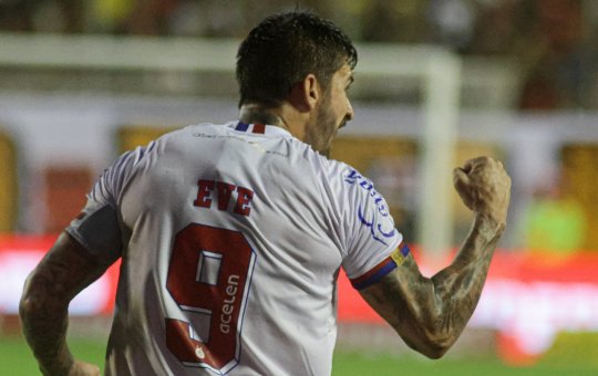 Vitória faz sondagem por Everaldo e considera apresentar proposta pelo centroavante