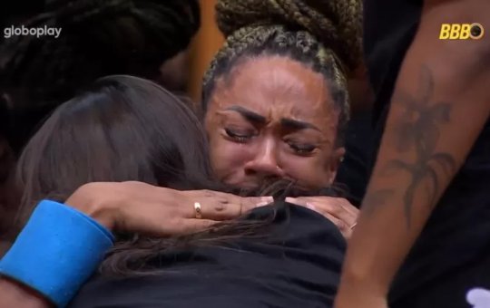 BBB 25: Aline se emociona após exibição de filme e relembra perda de amigo