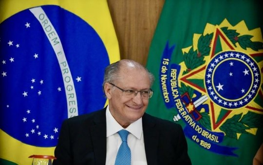 Alckmin afirma que governo federal dará apoio a brasileiros deportados dos EUA