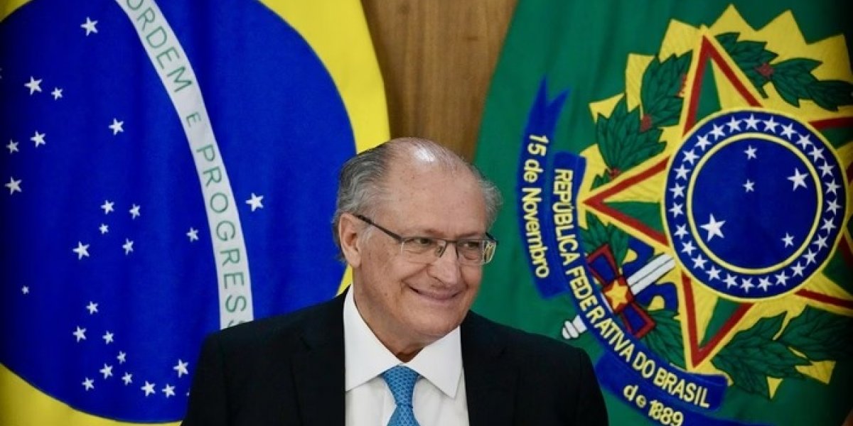 Alckmin afirma que governo federal dará apoio a brasileiros deportados dos EUA