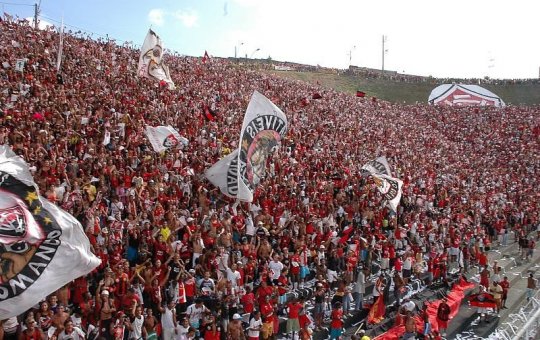 Após 5 anos, Vitória volta a enfrentar Colo-Colo na Fonte Nova com casa cheia