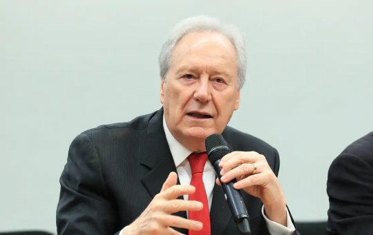 Ministro da justiça se posiciona a respeito de deportados algemados: "desrespeito aos direitos fundamentais"