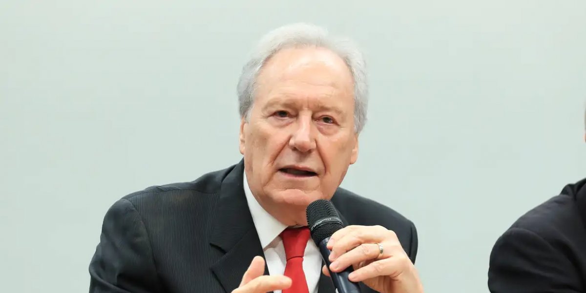 Ministro da justiça se posiciona a respeito de deportados algemados: "desrespeito aos direitos fundamentais"