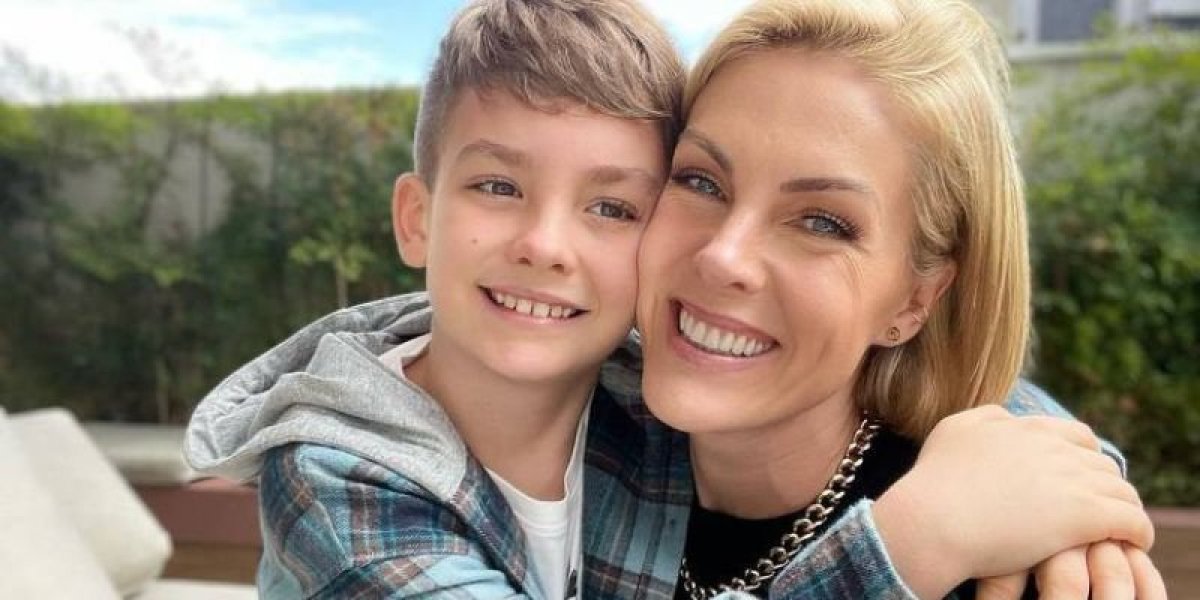 Ana Hickmann homenageia o primeiro dia de aula do filho e comete erro de português