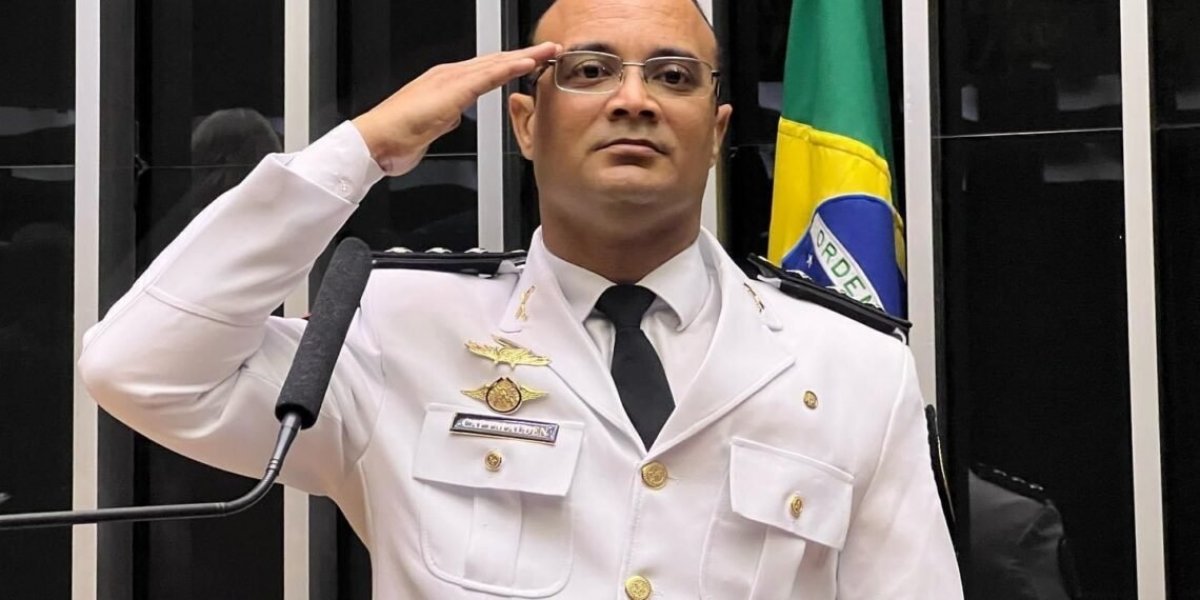 Deputado baiano assina pedido de impeachment de Lula