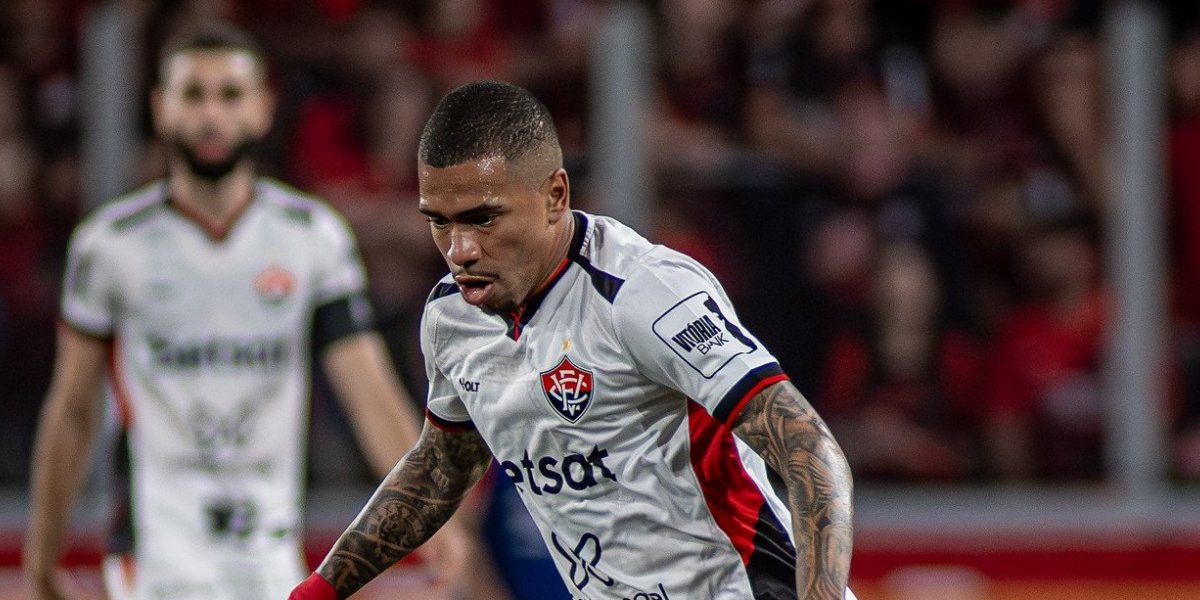 Vitória paga multa e mantém Lucas Esteves após investida do Grêmio