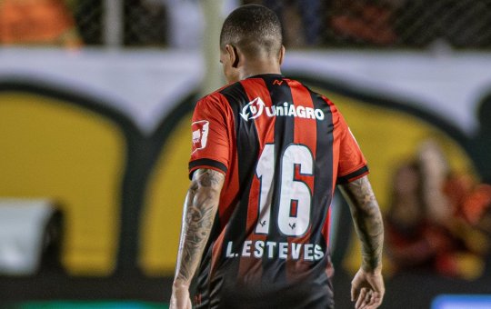 Grêmio trata cláusula paga pelo Vitória como 'inexistente' e deve recorrer por contratação de Esteves