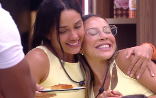 BBB25: Renata comemora aniversário com bolo de milho ao lado de brothers