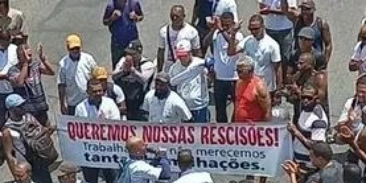 Protesto rodoviário paralisa via marginal da Avenida Paralela em Salvador