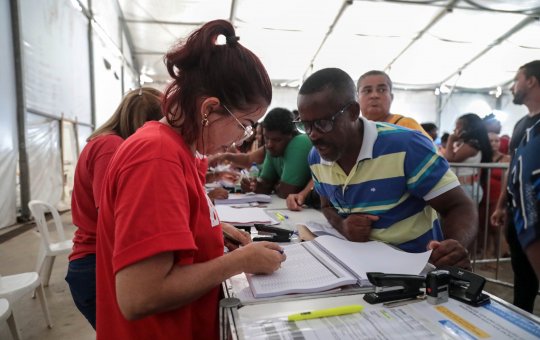 Ambulantes de Salvador recebem treinamento, cestas básicas e kits de autocuidado