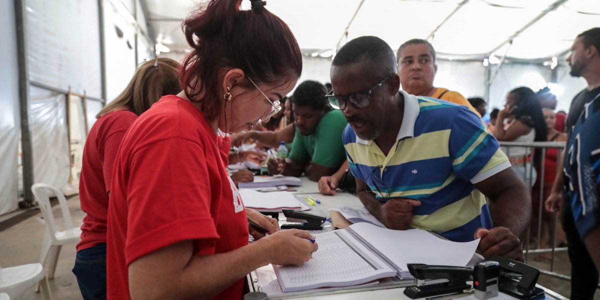 Ambulantes de Salvador recebem treinamento, cestas básicas e kits de autocuidado