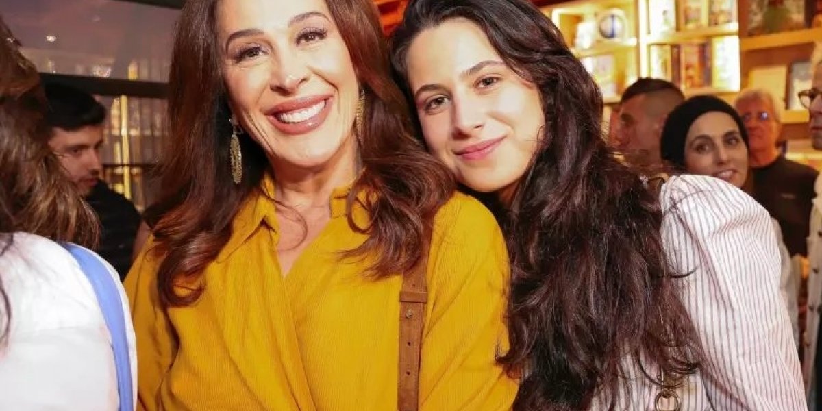 Cláudia Raia se manifesta sobre dar um vibrador de presente para a sua filha