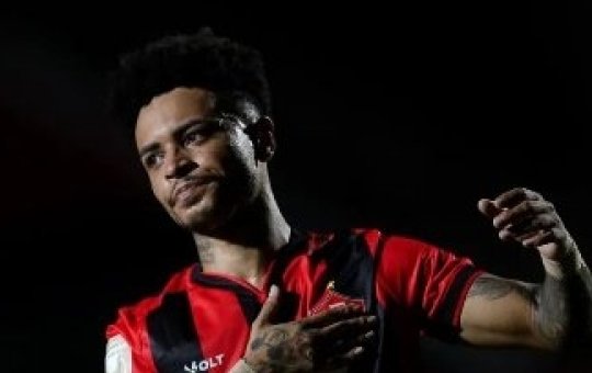 Em volta de Matheuzinho, Vitória bate Jacobina