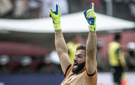 Ex-goleiro de Bahia e Vitória acerta com gigante nordestino