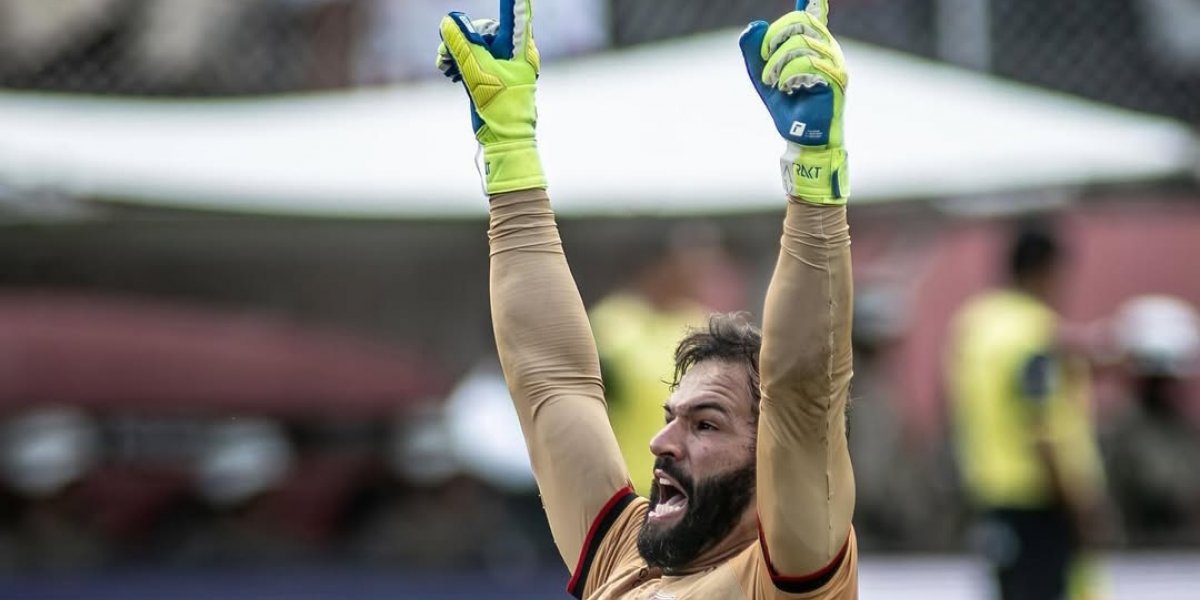 Ex-goleiro de Bahia e Vitória acerta com gigante nordestino