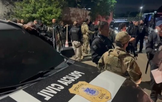 Polícia realiza operação no Nordeste de Amaralina; criminosos reagem e fazem família refém