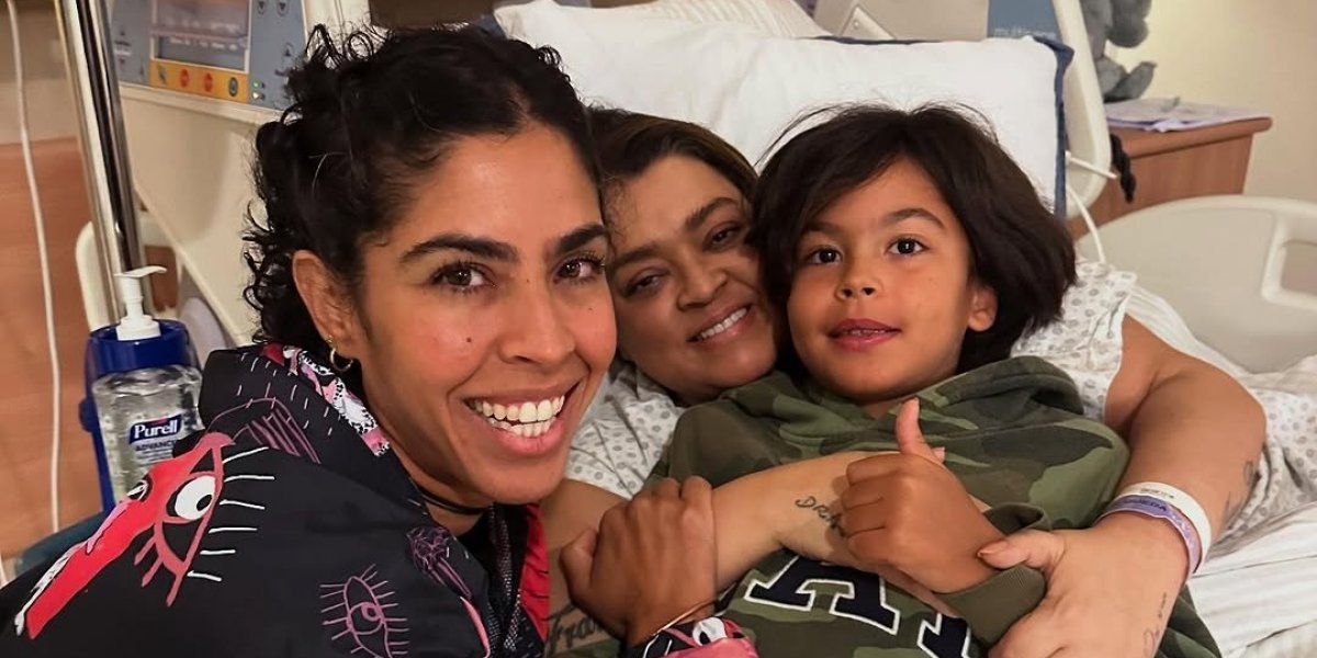 Preta Gil recebe visita da irmã em hospital em SP