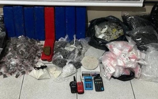 Polícia desmonta depósito de drogas e apreende 9 kg de entorpecentes em Valéria