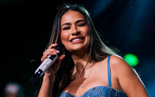Simone Mendes realiza cirurgia e anuncia pausa para recuperação