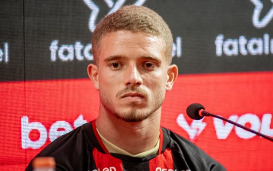 Vitória acerta empréstimo de Léo Naldi ao Atlético-GO