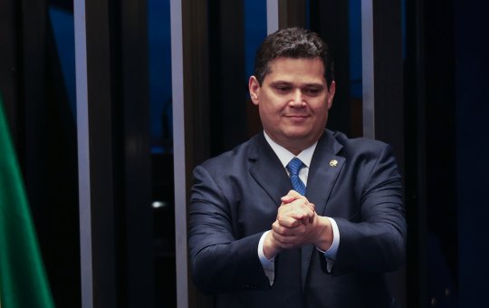 Davi Alcolumbre é eleito presidente do senado 