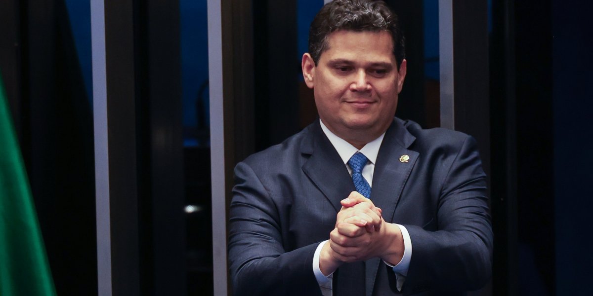 Davi Alcolumbre é eleito presidente do senado