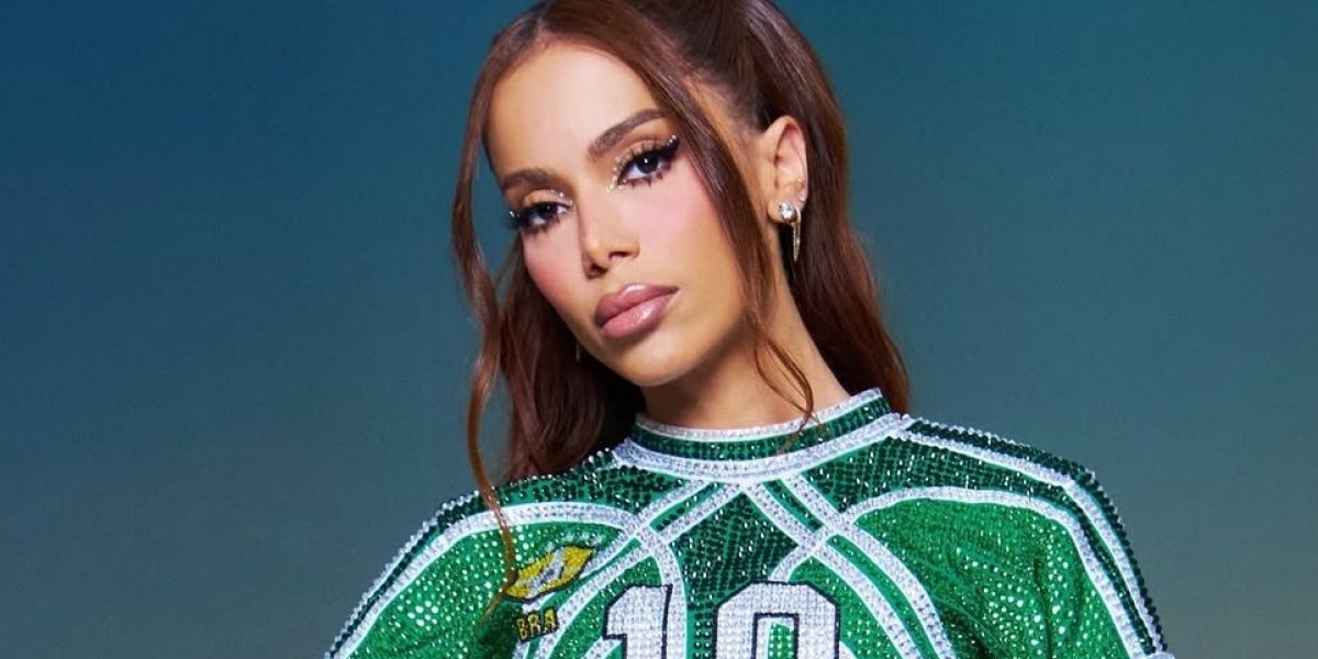 Anitta joga microfones no chão após falhas técnicas em show em Belo Horizonte