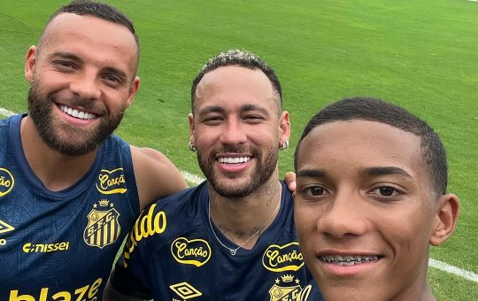 Neymar manda recado para filho de Robinho: 'Cuidarei de você'