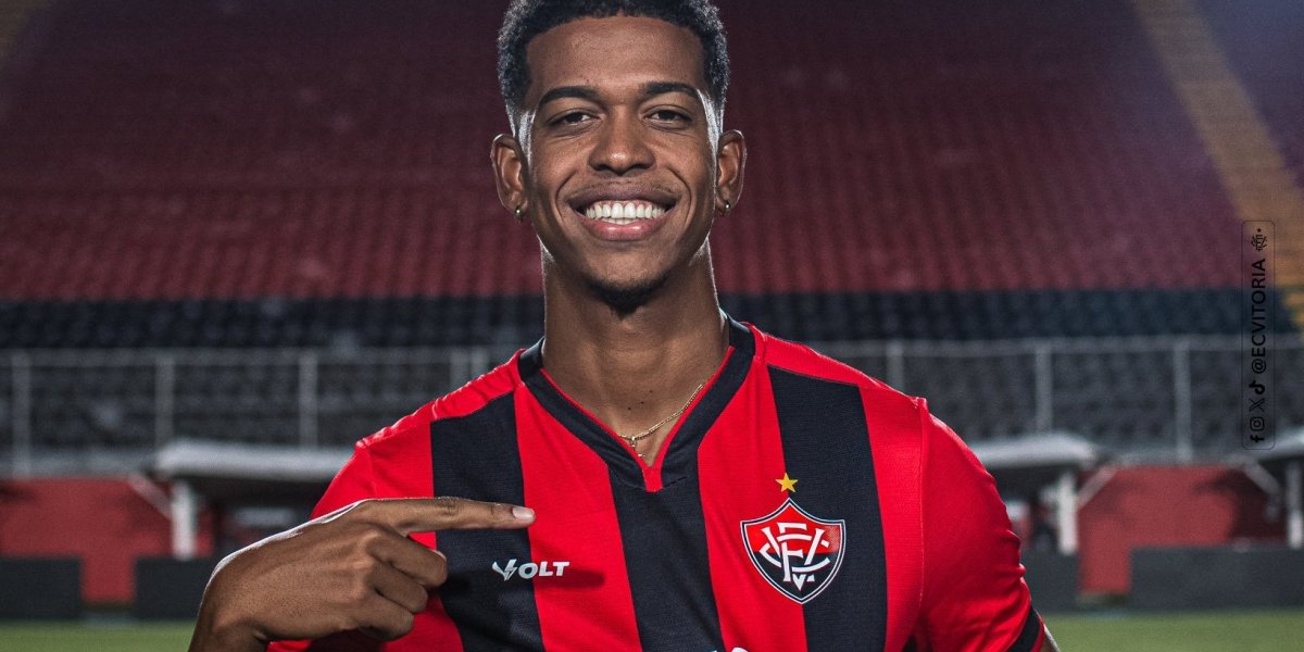 Vitória anuncia contratação do atacante Carlinhos