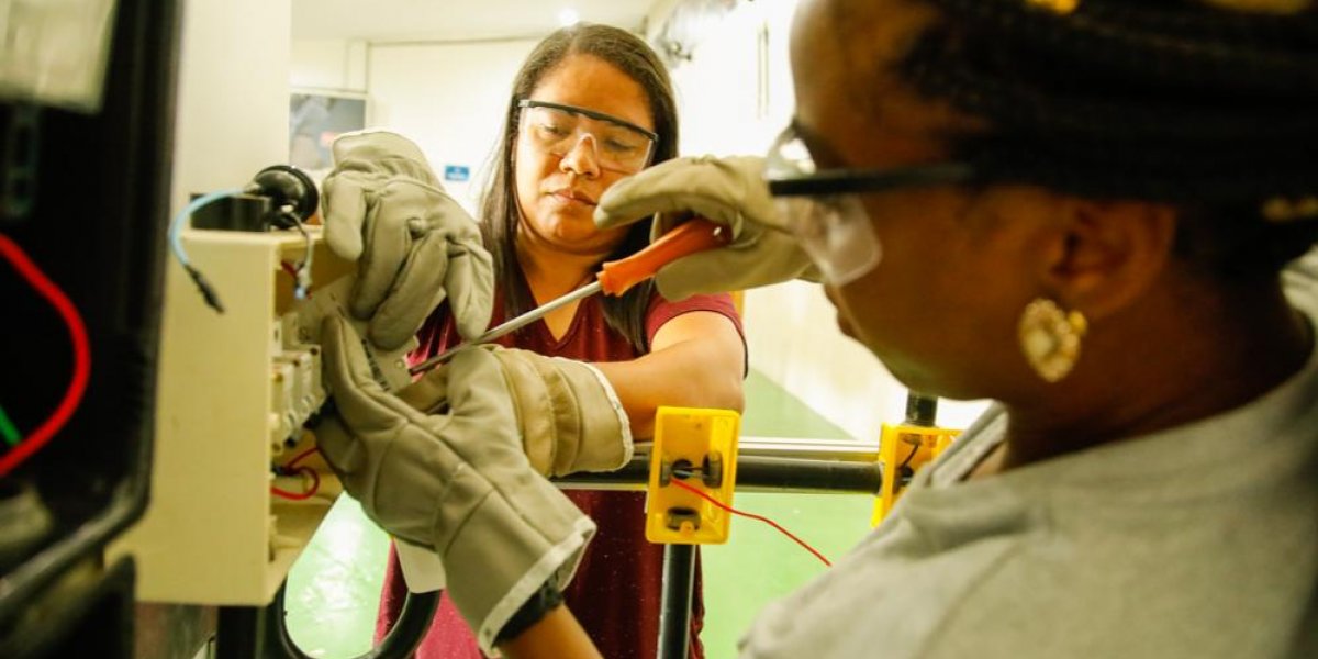 Salvador lidera geração de empregos no Nordeste em 2024