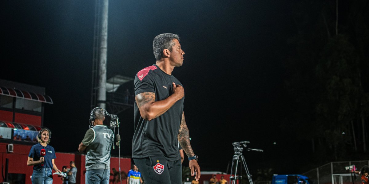 Carpini avalia jogo do expulso William Oliveira: 'muito bom jogo'