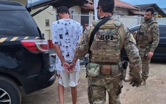 Líder de facção criminosa que ordenava mortes na Bahia é preso em Santa Catarina