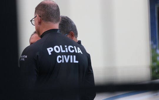 Polícia Civil realiza operação em Itapuã após morte de integrante de facção criminosa