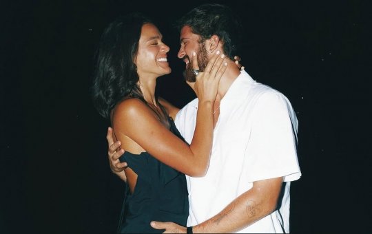 Já é da Família! Bruna Marquezine é incluída em árvore genealógica do cantor Leonardo 