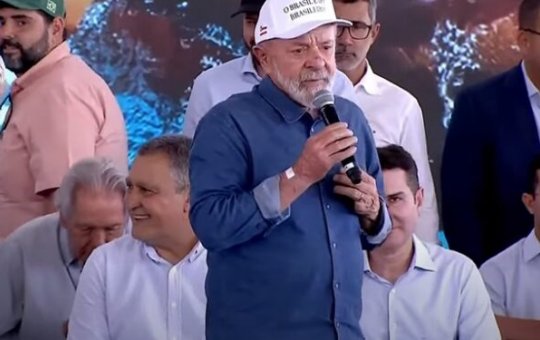 "Queremos o povo brasileiro humanista e não algoritmo", diz Lula sobre uso de celulares nas salas de aula