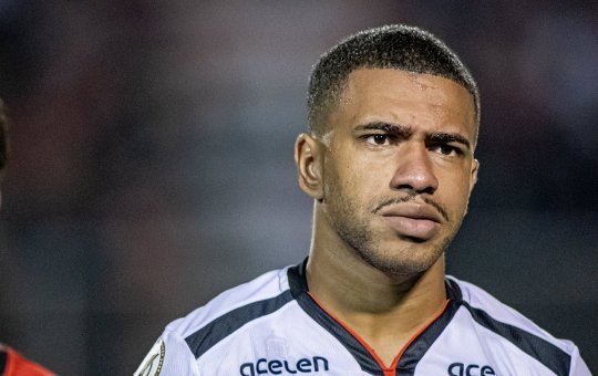 Lucas Esteves consegue liberação e deve deixar o Vitória