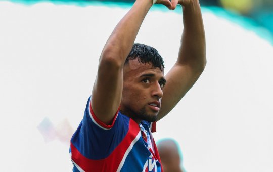 Lucho faz 3 e Bahia goleia o Colo Colo pelo Campeonato baiano