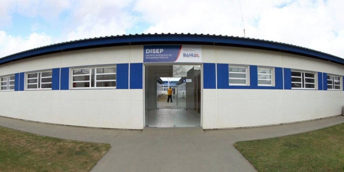 Mulher é esfaqueada por outra, por conta de discussão sobre roupa