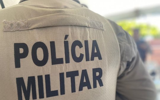 Homem desacata oficiais, se recusa a devolver filho para a mãe, faz criança de escudo e vai para delegacia