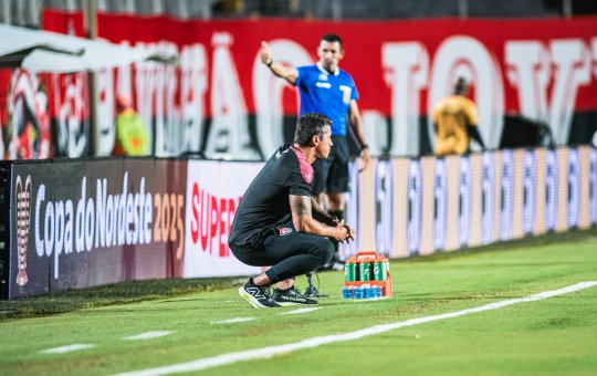 Vitória se prepara para enfrentar o Ferroviário nesta terça