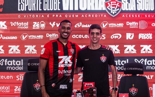 Lucas Braga é apresentado no Vitória e já escolheu sua posição no campo