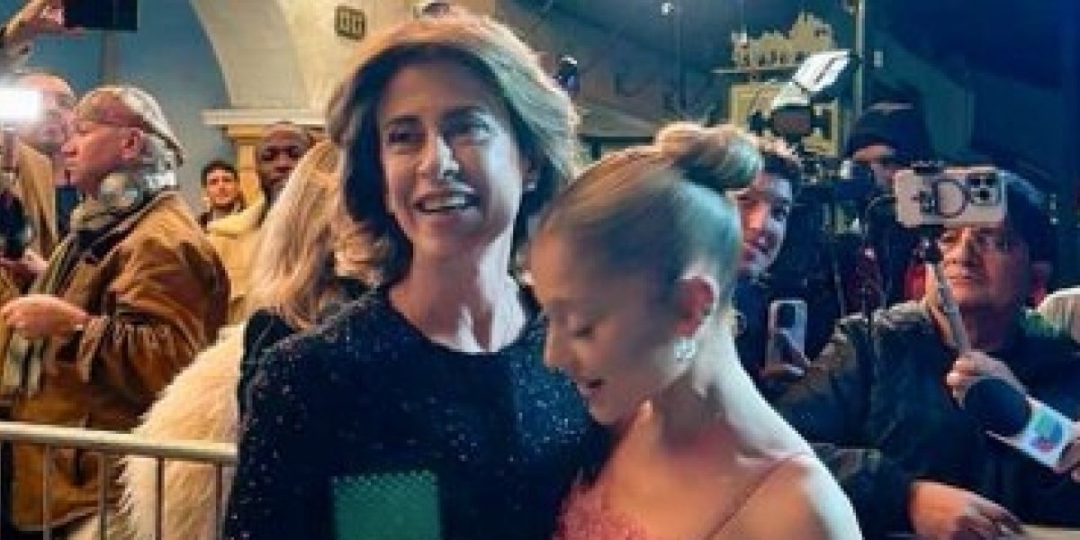 Ariana Grande começa a seguir Fernanda Torres nas redes sociais após encontro com a brasileira