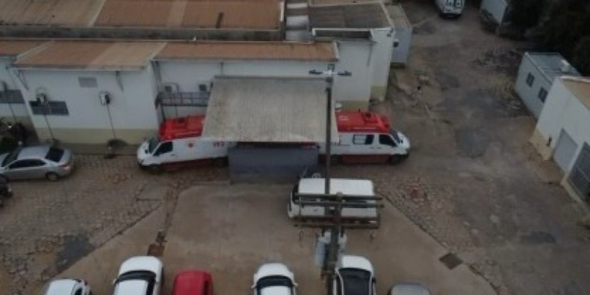 Dois homens foram gravemente feridos após sofrerem descarga elétrica de alta tensão durante construção