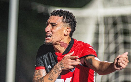  Baralhas destaca a importância do treinador para marcar seu primeiro gol pelo Vitória