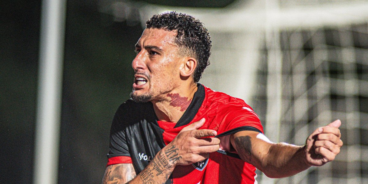 Baralhas destaca a importância do treinador para marcar seu primeiro gol pelo Vitória