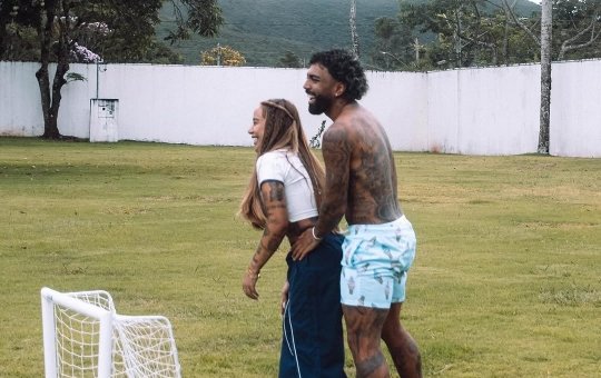 Gabigol compartilha momentos românticos com Rafaella Santos em novas fotos