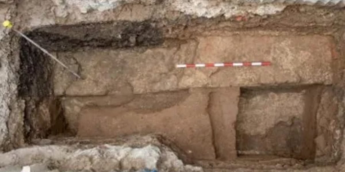 Vestígios de basílica romana são encontrados em porão de prédio na Inglaterra